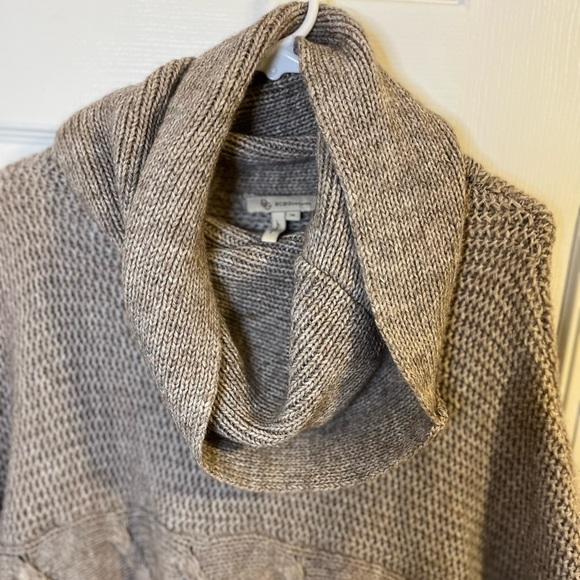 BCBGeneration Knit Turtleneck Short Sleeve Sweater - Picture 4 of 6